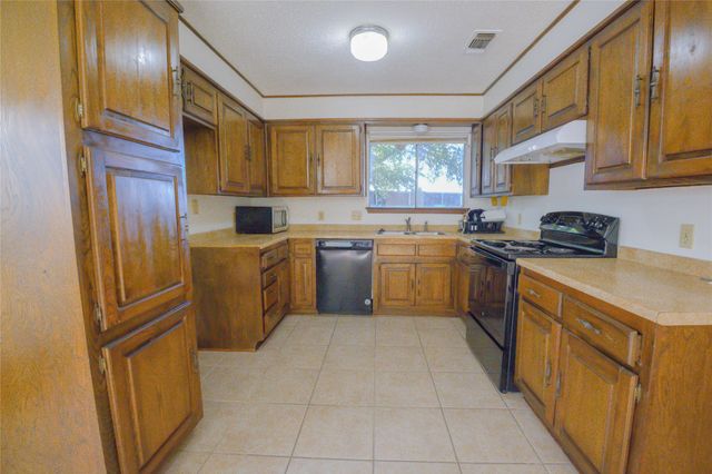 9967 Haywood Court, Benbrook, TX 76126