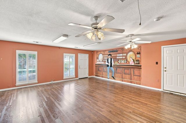 1212 N Creek Circle, Waxahachie, TX 75165
