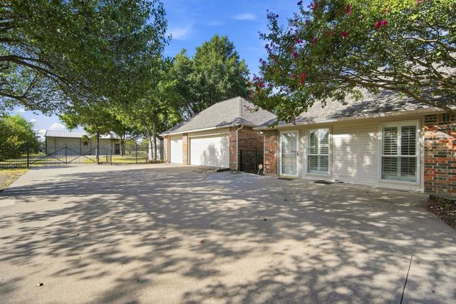 1212 N Creek Circle, Waxahachie, TX 75165