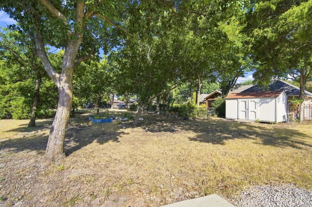1212 N Creek Circle, Waxahachie, TX 75165