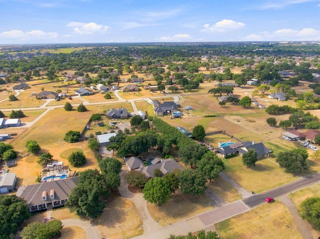 1212 N Creek Circle, Waxahachie, TX 75165