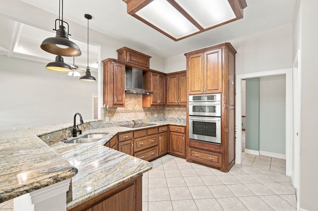 1212 N Creek Circle, Waxahachie, TX 75165