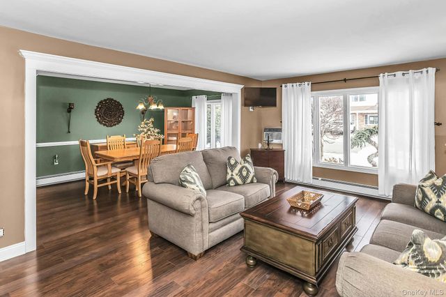 9 Blanche Street, Plainview, NY 11803