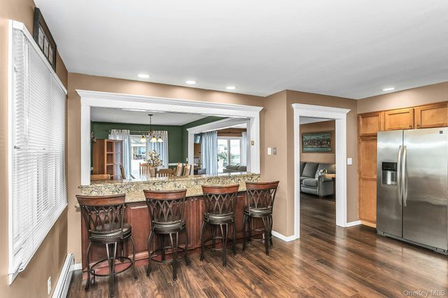 9 Blanche Street, Plainview, NY 11803