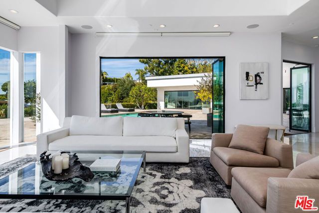 580 Chalette Drive, Beverly Hills, CA 90210