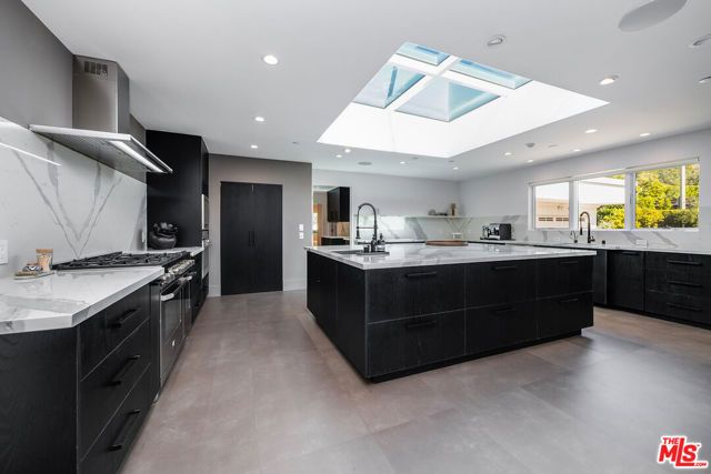 580 Chalette Drive, Beverly Hills, CA 90210