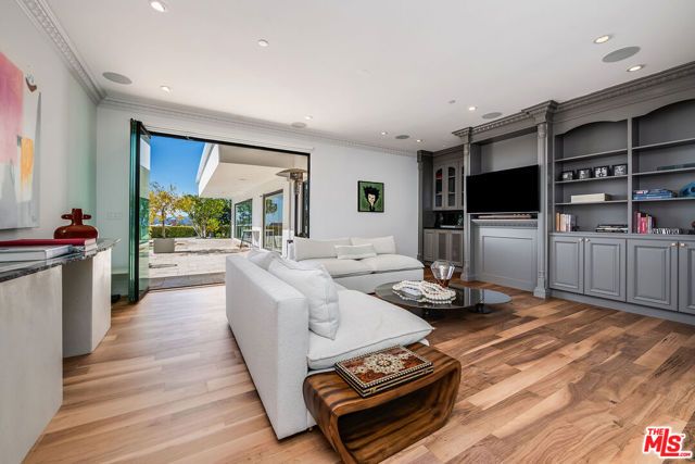 580 Chalette Drive, Beverly Hills, CA 90210