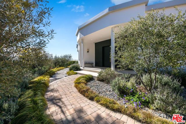 580 Chalette Drive, Beverly Hills, CA 90210