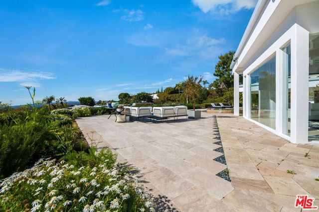 580 Chalette Drive, Beverly Hills, CA 90210