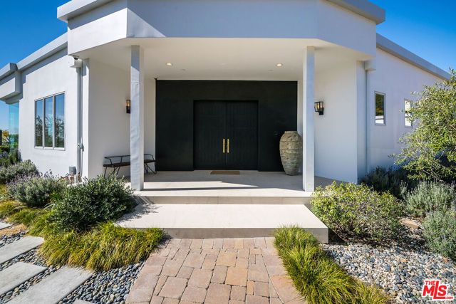 580 Chalette Drive, Beverly Hills, CA 90210