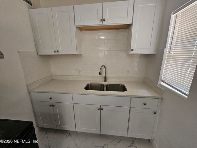 2736 LIPPIA Road, Jacksonville, FL 32209