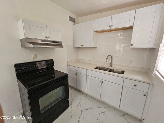 2736 LIPPIA Road, Jacksonville, FL 32209