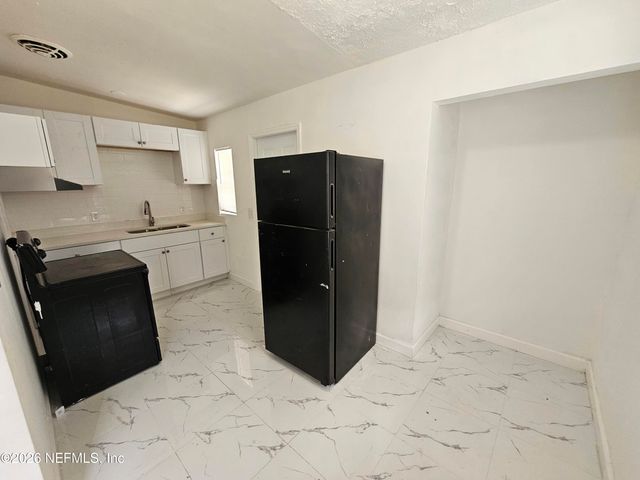 2736 LIPPIA Road, Jacksonville, FL 32209