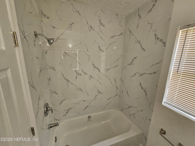 2736 LIPPIA Road, Jacksonville, FL 32209