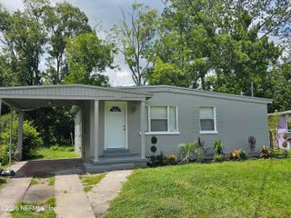 2736 LIPPIA Road, Jacksonville, FL 32209