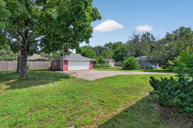 1212 Sugar Lane, Chaska, MN 55318