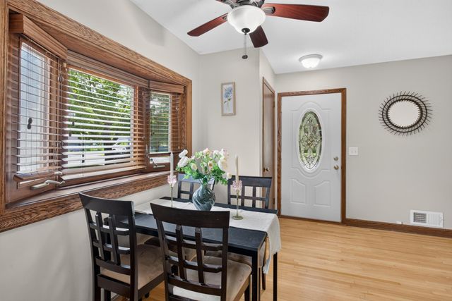 1212 Sugar Lane, Chaska, MN 55318