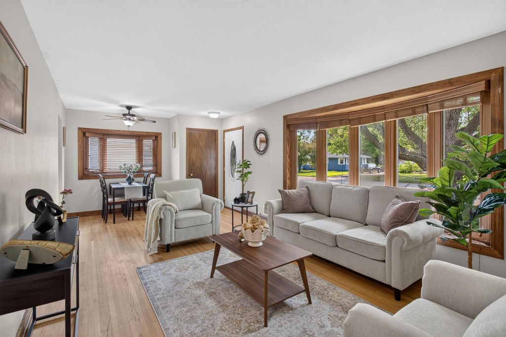 1212 Sugar Lane, Chaska, MN 55318