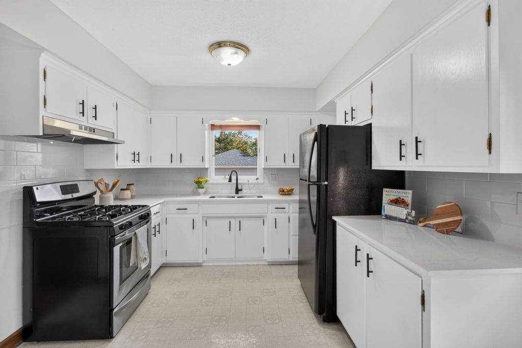 1212 Sugar Lane, Chaska, MN 55318 — photo 4