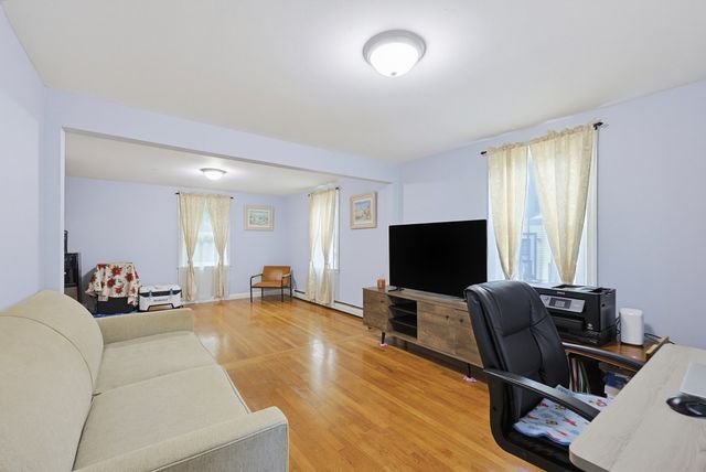 22 Harriss Ct, Abington, MA 02351