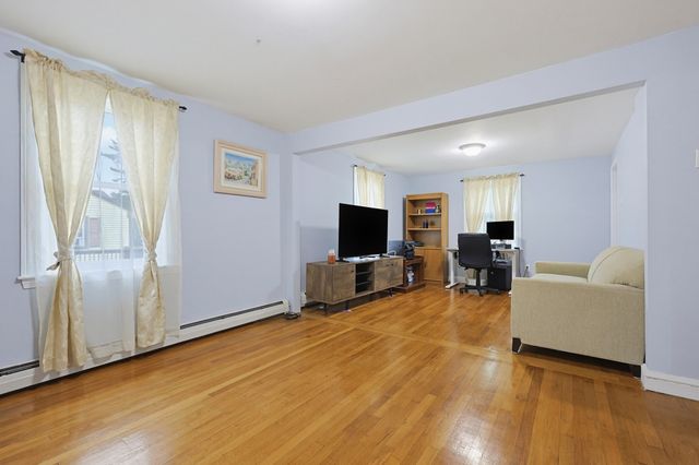 22 Harriss Ct, Abington, MA 02351