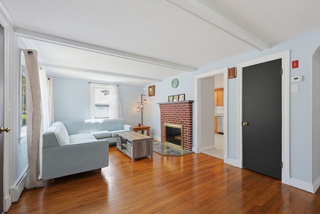 22 Harriss Ct, Abington, MA 02351