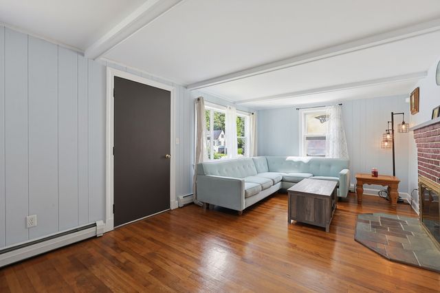 22 Harriss Ct, Abington, MA 02351
