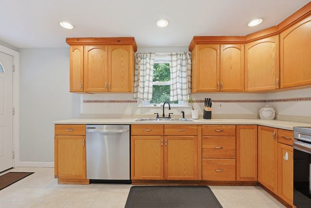 22 Harriss Ct, Abington, MA 02351
