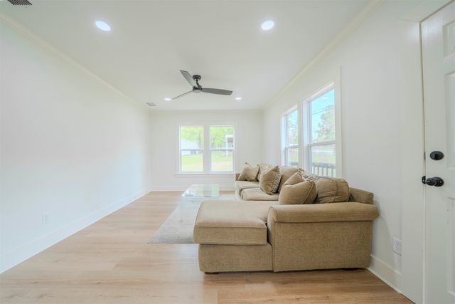 230 Parkwood Street, Kilgore, TX 75662