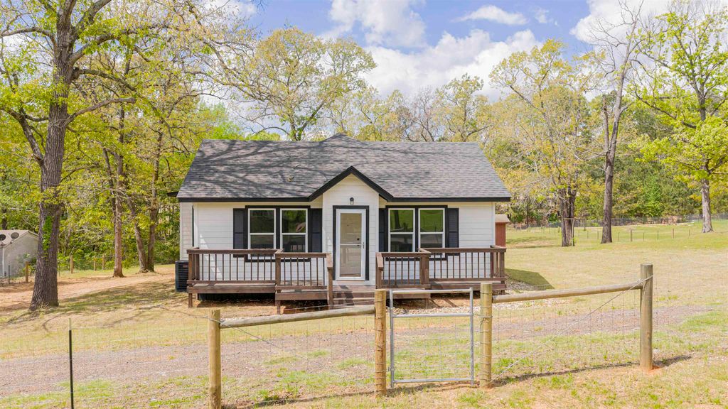 230 Parkwood Street, Kilgore, TX 75662