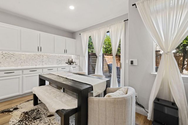 24 Sabre Ct, Sacramento, CA 95835