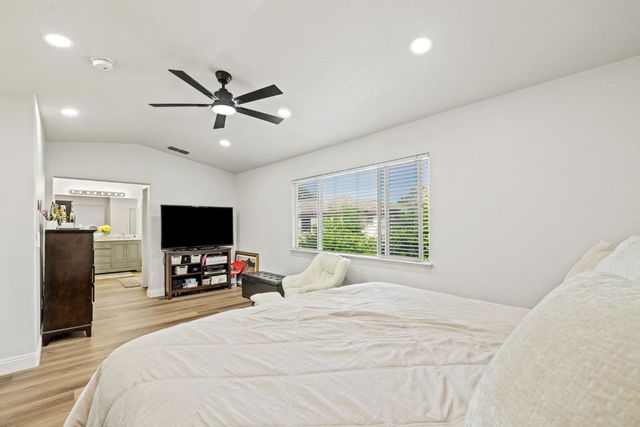 24 Sabre Ct, Sacramento, CA 95835