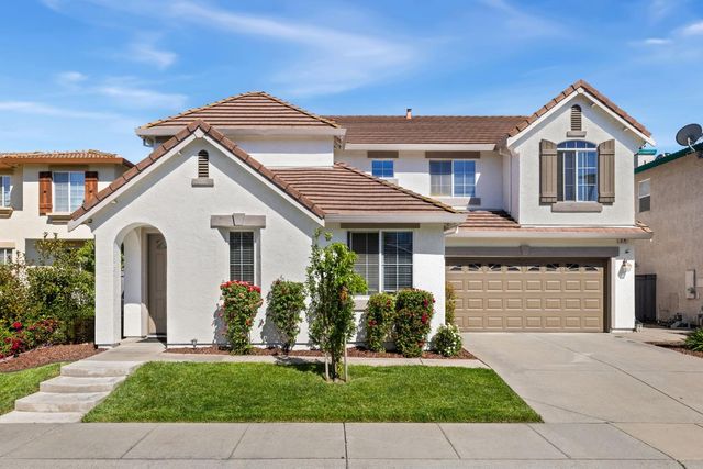 24 Sabre Ct, Sacramento, CA 95835