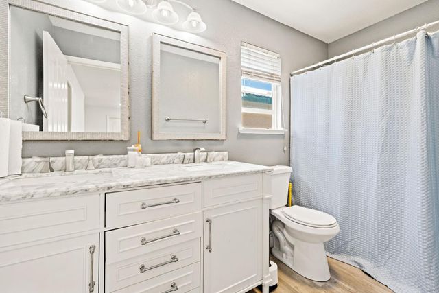 24 Sabre Ct, Sacramento, CA 95835