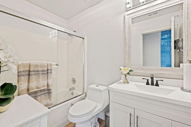 24 Sabre Ct, Sacramento, CA 95835