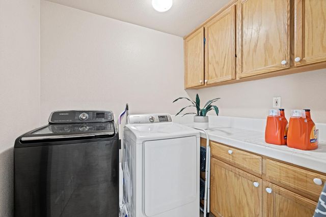 24 Sabre Ct, Sacramento, CA 95835