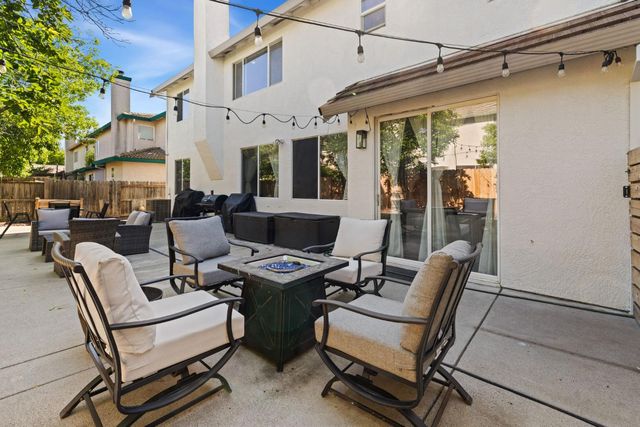 24 Sabre Ct, Sacramento, CA 95835