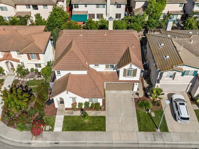 24 Sabre Ct, Sacramento, CA 95835