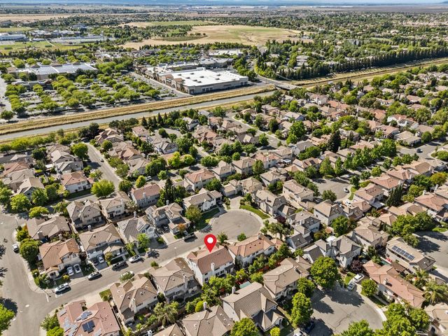 24 Sabre Ct, Sacramento, CA 95835