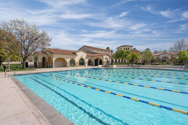 24 Sabre Ct, Sacramento, CA 95835