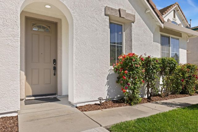 24 Sabre Ct, Sacramento, CA 95835