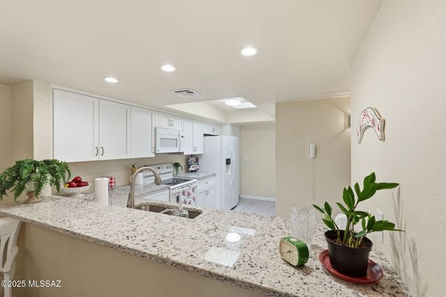 7808 N La Cañada Drive, Tucson, AZ 85704