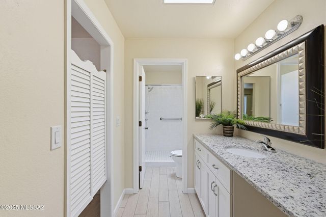 7808 N La Cañada Drive, Tucson, AZ 85704