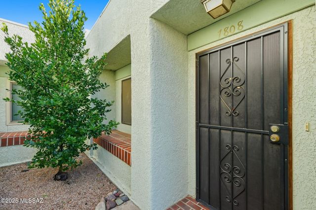 7808 N La Cañada Drive, Tucson, AZ 85704