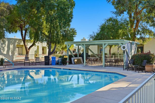 7808 N La Cañada Drive, Tucson, AZ 85704