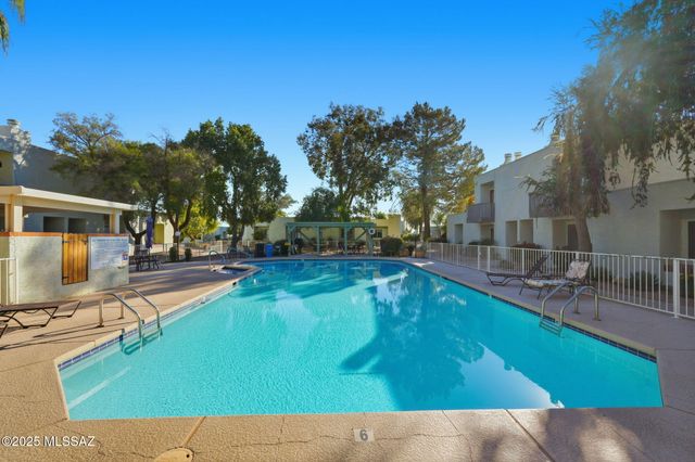 7808 N La Cañada Drive, Tucson, AZ 85704