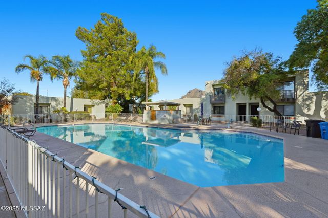 7808 N La Cañada Drive, Tucson, AZ 85704