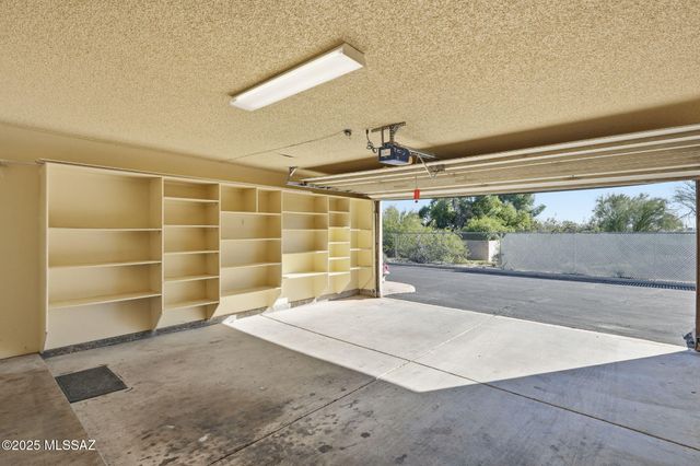 7808 N La Cañada Drive, Tucson, AZ 85704