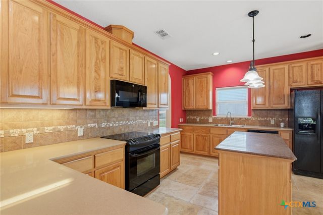 108 Lakeway Court, Victoria, TX 77905