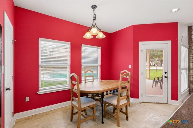 108 Lakeway Court, Victoria, TX 77905